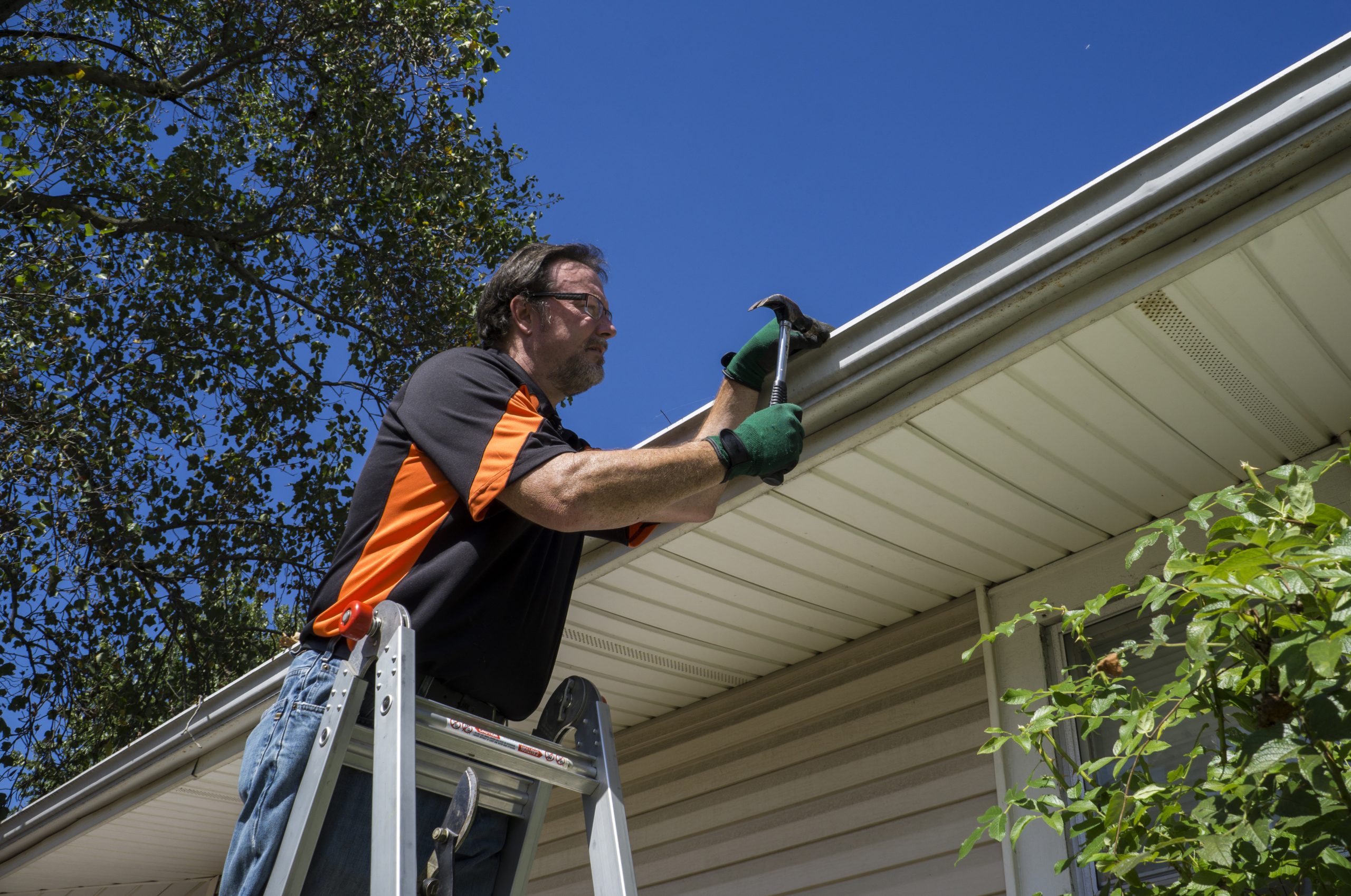 leaking rain gutter repair